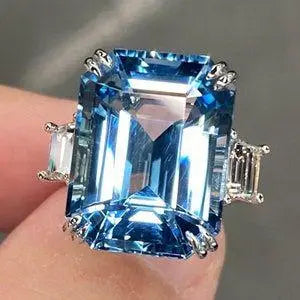 Vintage-style Ring with Cubic Blue Crystal