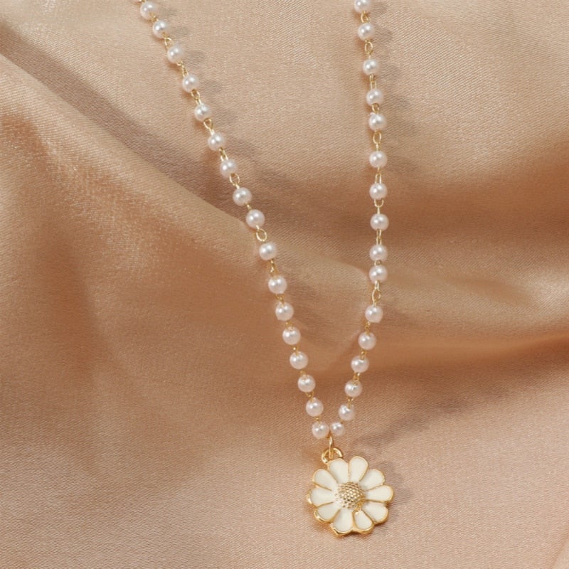 Pearl Necklace with Daisy Pendant