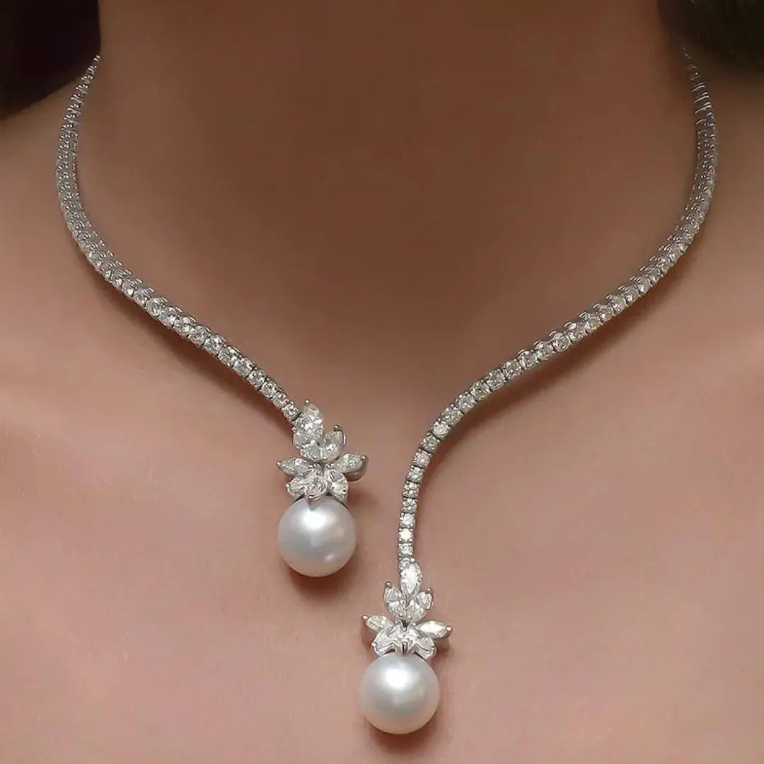 Elegant Shiny Necklace with Pearls Made of Sterling Silver