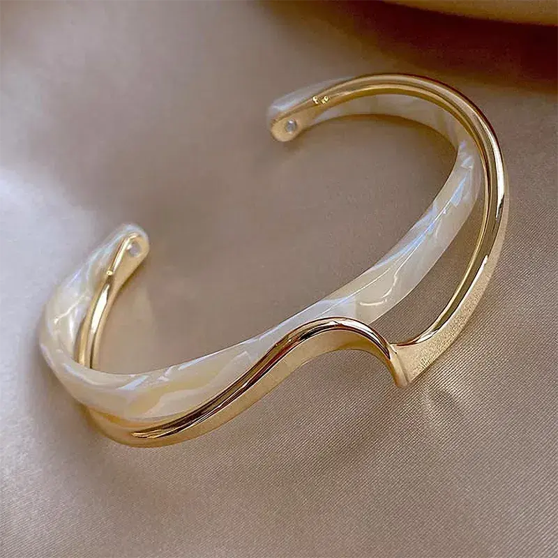 Elegant Open Bracelet Made of White Enamel and Golden