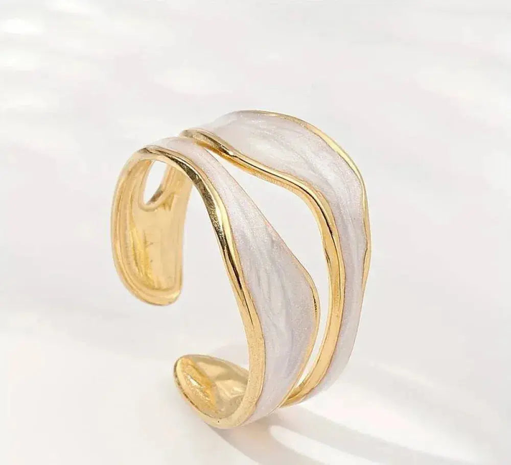 Vintage White Golden Ring