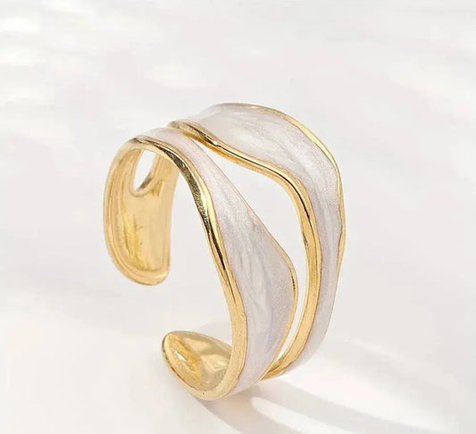 Vintage White Golden Ring